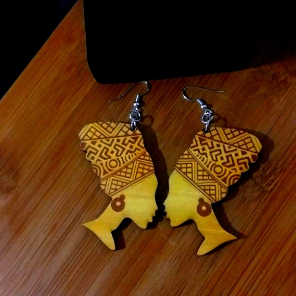 No Brand Jewelry - 1PR Authentic African Wooden Mama Earrings Set